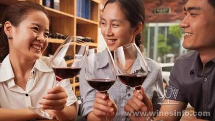 年销售额达423亿元 中国稳居全球最大线上酒类市场